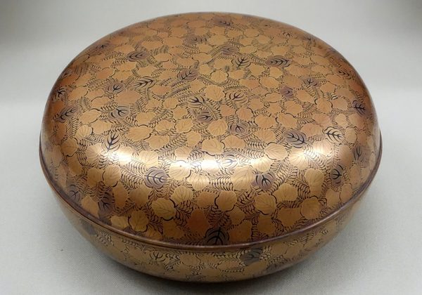 蒔絵で桐の紋を描いた江戸時代の箱
